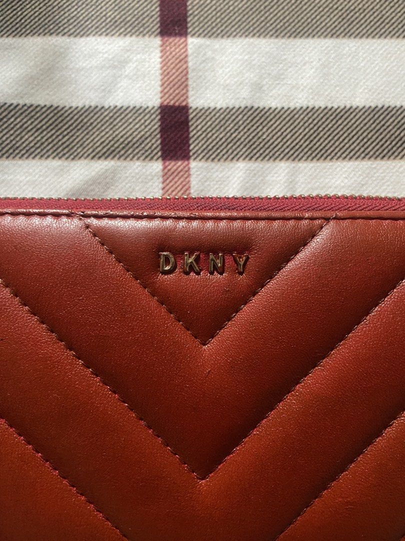 OG DKNY wallet (Category: Wallets & Card holders) located in Calamba. Submitted by mj_sotto22 (Listing ID 1462955371, Image 2). Description: No flaws .