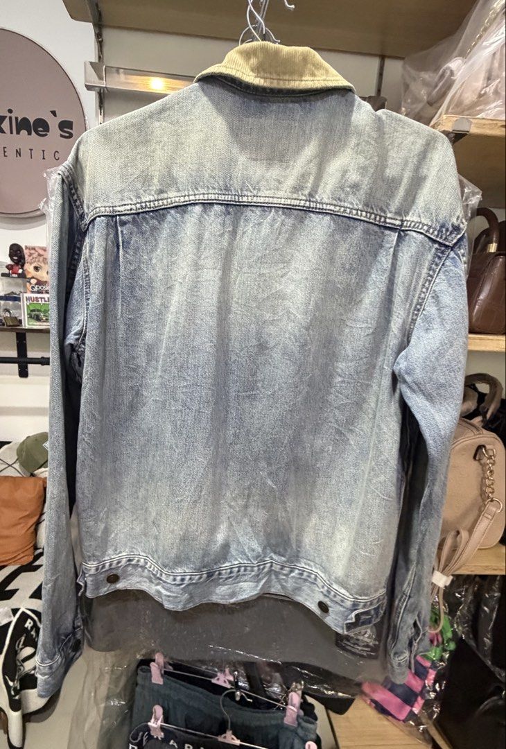 Old Navy Denim Jacket (Category: Coats, Jackets and Outerwear) located in Pinamalayan. Submitted by danilotubero08 (Listing ID 1462994951, Image 2). Description: Size small on tag w20L27 .