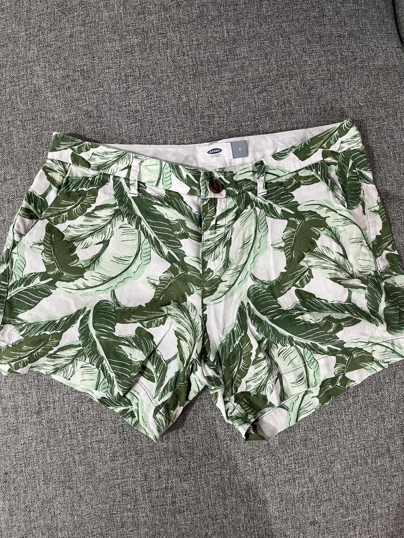 Old Navy Tropical Leaf Print Shorts (Category: Shorts) located in Cagayan de Oro. Submitted by prelovederela (Listing ID 1463023333, Image 1). Description: fits waist 28-30, mid waisted!.
