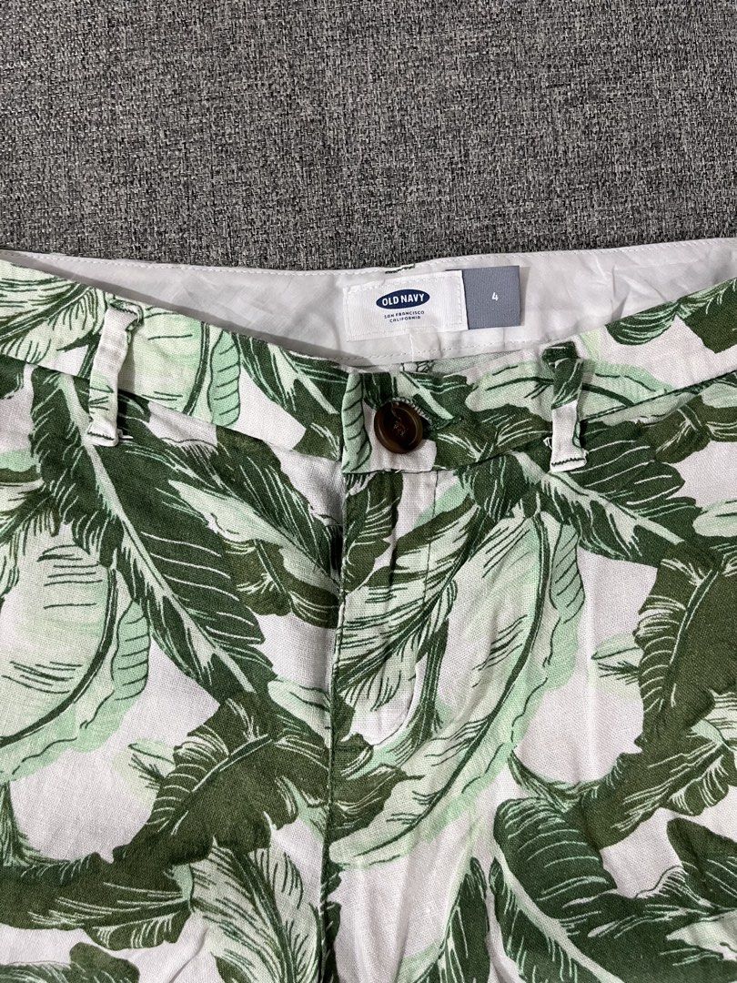 Old Navy Tropical Leaf Print Shorts (Category: Shorts) located in Cagayan de Oro. Submitted by prelovederela (Listing ID 1463023333, Image 3). Description: fits waist 28-30, mid waisted!.