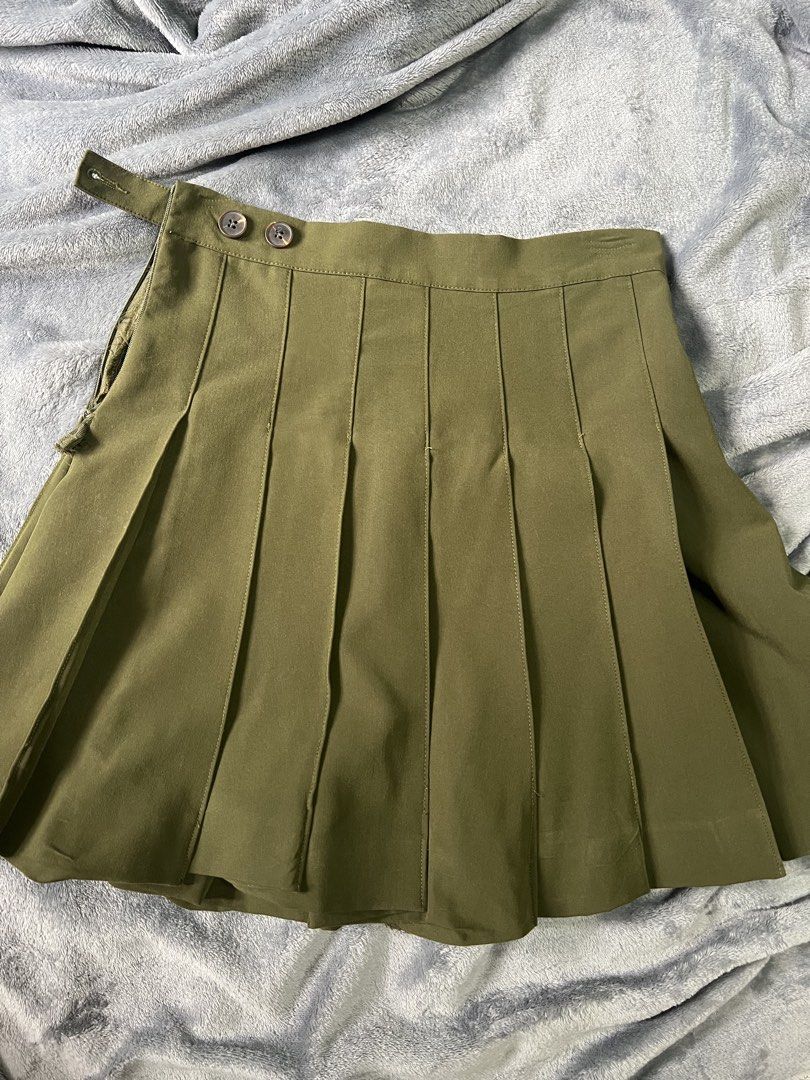 Olive Green Pleated Mini Skirt (Category: Skirts) located in Santa Cruz. Submitted by hinatacouture (Listing ID 1463057422, Image 1). Description: - Cute olive green pleated mini skirt - Side zipper and button closure - Well-defined pleats - Perfect for casual or dressed-up looks - Pairs well with t-shirts or blouses.