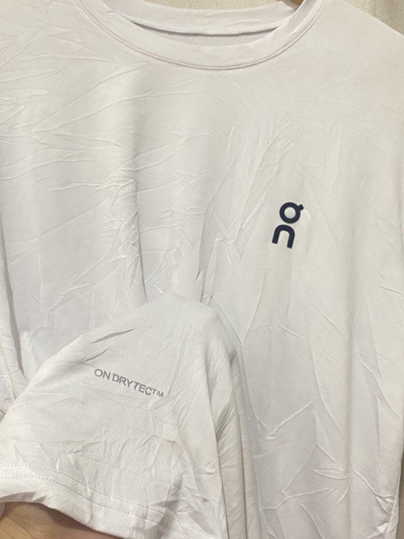 On cloud (Category: Formal Shirts) located in Davao. Submitted by sellsell2002 (Listing ID 1463025601, Image 3). Description: Excellent condition Size large on tag Need steam only .