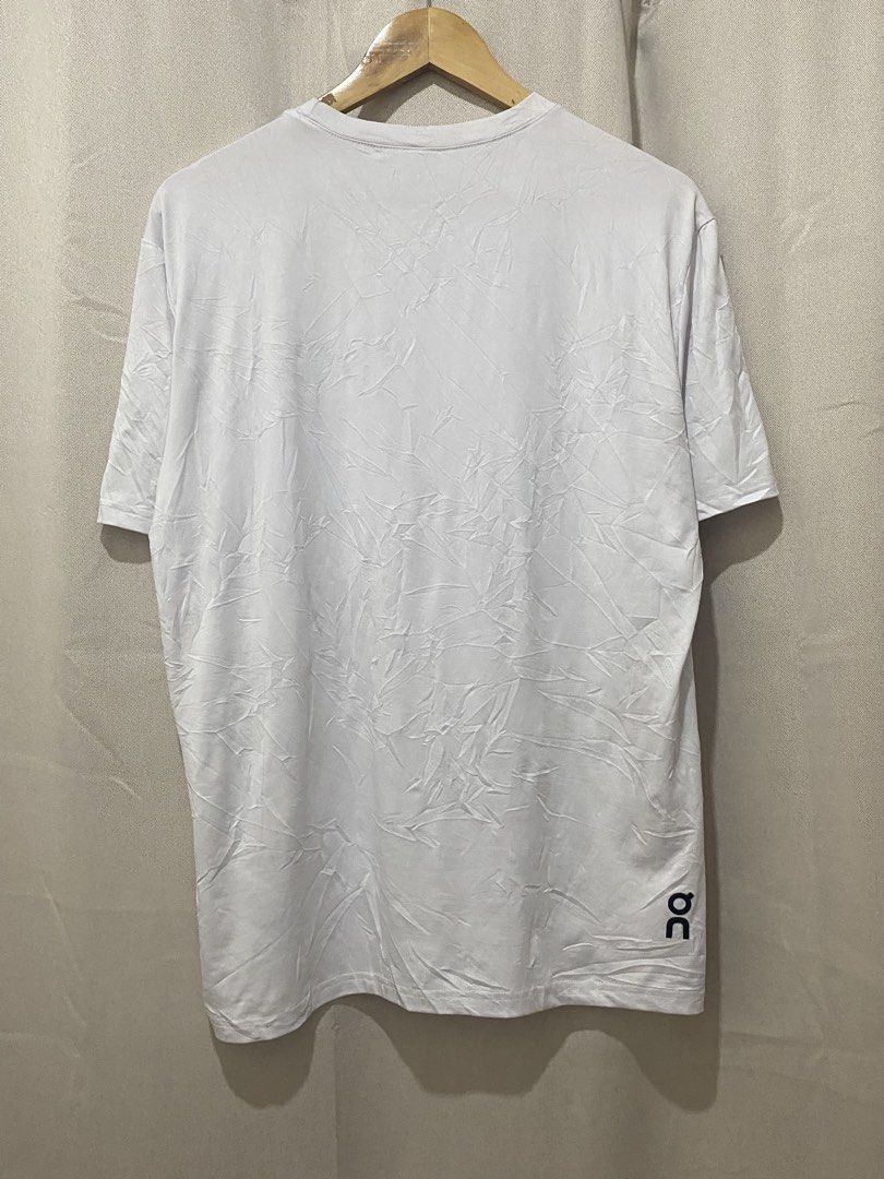 On cloud (Category: Formal Shirts) located in Davao. Submitted by sellsell2002 (Listing ID 1463025601, Image 2). Description: Excellent condition Size large on tag Need steam only .