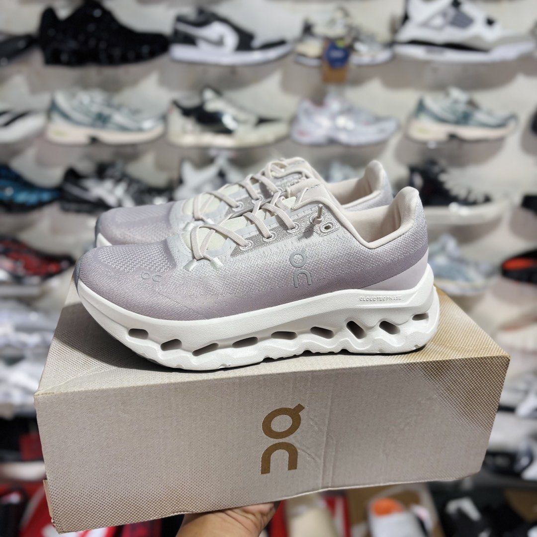 On cloud tilt (Category: Sneakers) located in San Nicolas. Submitted by sneakerfreakerph (Listing ID 1462932344, Image 2). Description: 36-40.