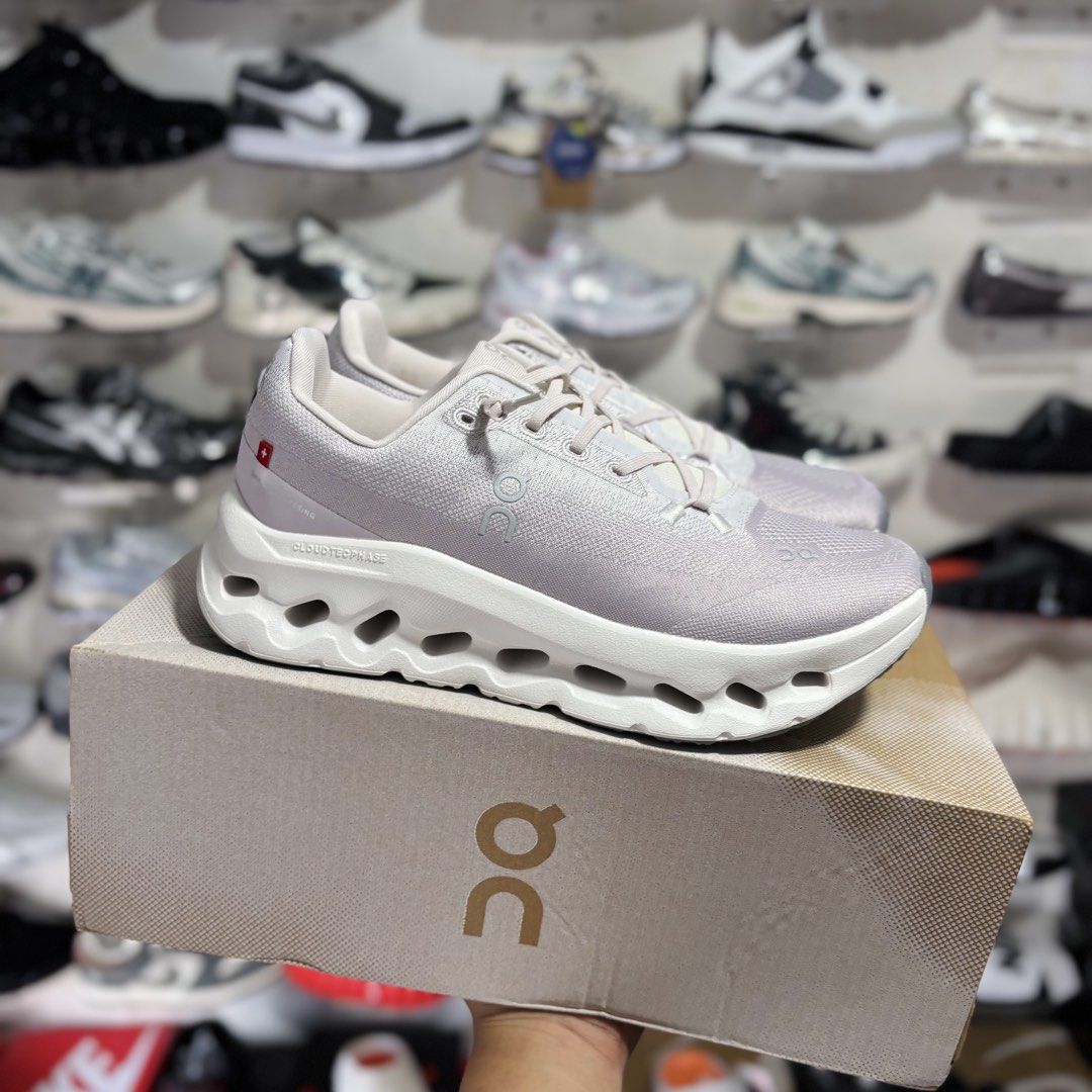 On cloud tilt (Category: Sneakers) located in San Nicolas. Submitted by sneakerfreakerph (Listing ID 1462932344, Image 1). Description: 36-40.