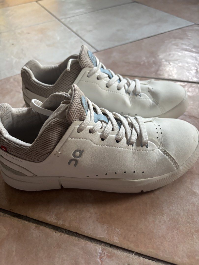 ON Running The Roger Advantage White Leather Sneakers (Category: Sneakers) located in Muntinlupa City. Submitted by She_loved (Listing ID 1463015055, Image 2). Description: Selling my authentic On ‘The Roger’ Advantage sneakers, imported straight from the US. lightweight and comfortable everyday lifestyle shoes.👟 Condition: Very good condition. Worn less than 5 times total. 🔍 Note on Wear: Minor, natural creasing lines are already visible on th
