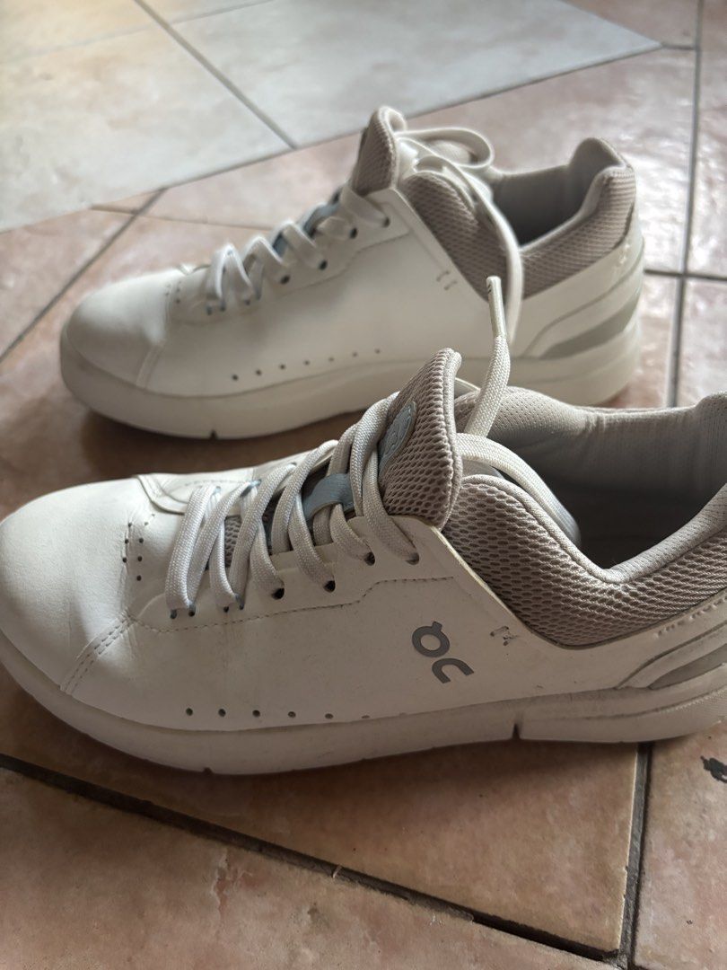 ON Running The Roger Advantage White Leather Sneakers (Category: Sneakers) located in Muntinlupa City. Submitted by She_loved (Listing ID 1463015055, Image 1). Description: Selling my authentic On ‘The Roger’ Advantage sneakers, imported straight from the US. lightweight and comfortable everyday lifestyle shoes.👟 Condition: Very good condition. Worn less than 5 times total. 🔍 Note on Wear: Minor, natural creasing lines are already visible on th