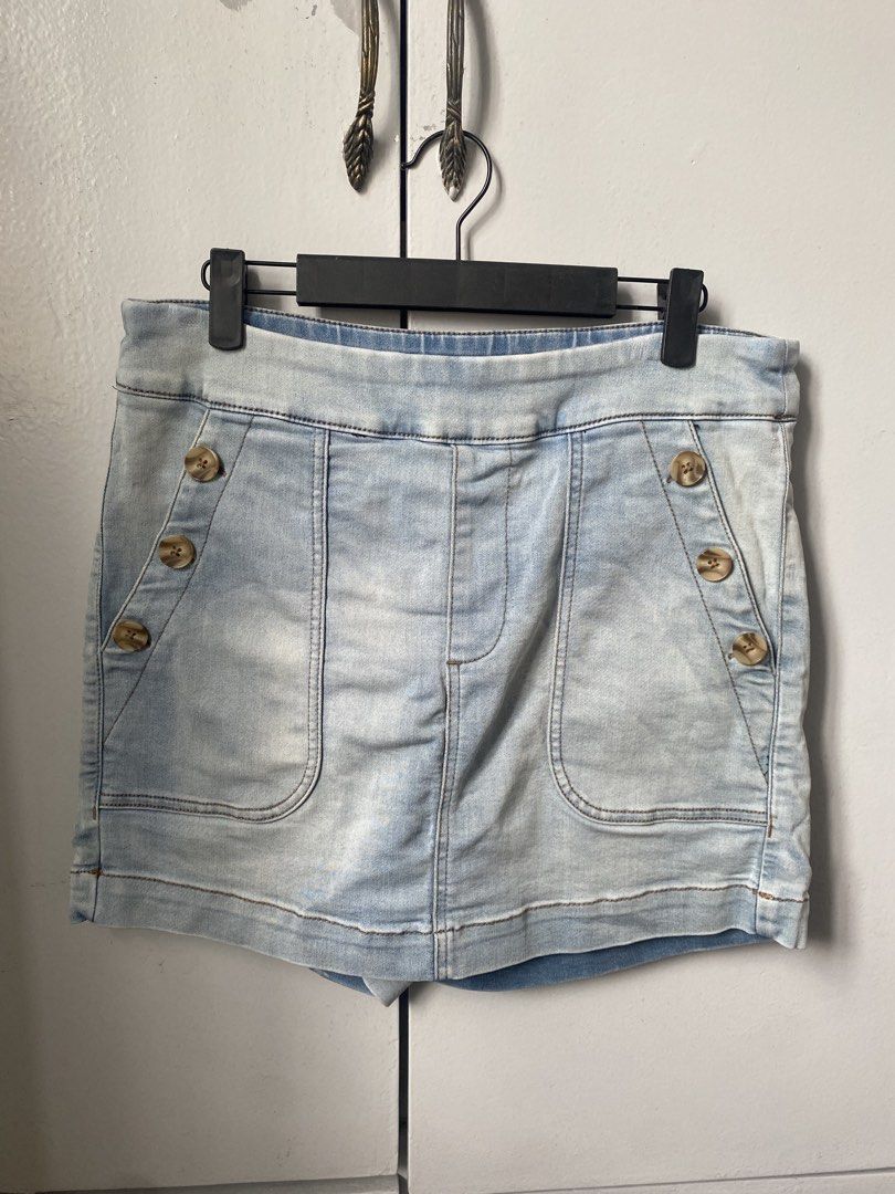 ONE5ONE Light Wash Denim Skort Size L (Category: Other Bottoms) located in Las Pinas. Submitted by makingspace24 (Listing ID 1462939910, Image 1). Description: - Brand: ONE5ONE - Style: Light wash denim shorts - Closure: Button-up front - Details: Decorative buttons on sides, two back pockets - Waistband: Comfortable elastic - Occasion: Casual wear.