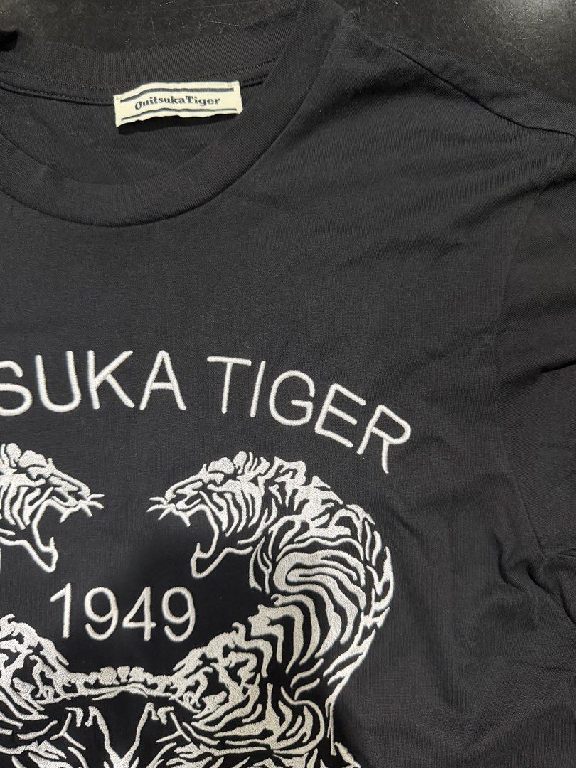 Onitsuka Tiger Black T-Shirt Size M (Category: Tshirts & Polo Shirts ) located in Mandaluyong City. Submitted by nobleowl.e8ef7a (Listing ID 1462949189, Image 2). Description: - Brand: Onitsuka Tiger - Color: Black - Size: Medium (M) 17x26 - Material: Comfortable Cotton - Features: Iconic tiger graphic and '1949' print - Style: Great for casual wear .