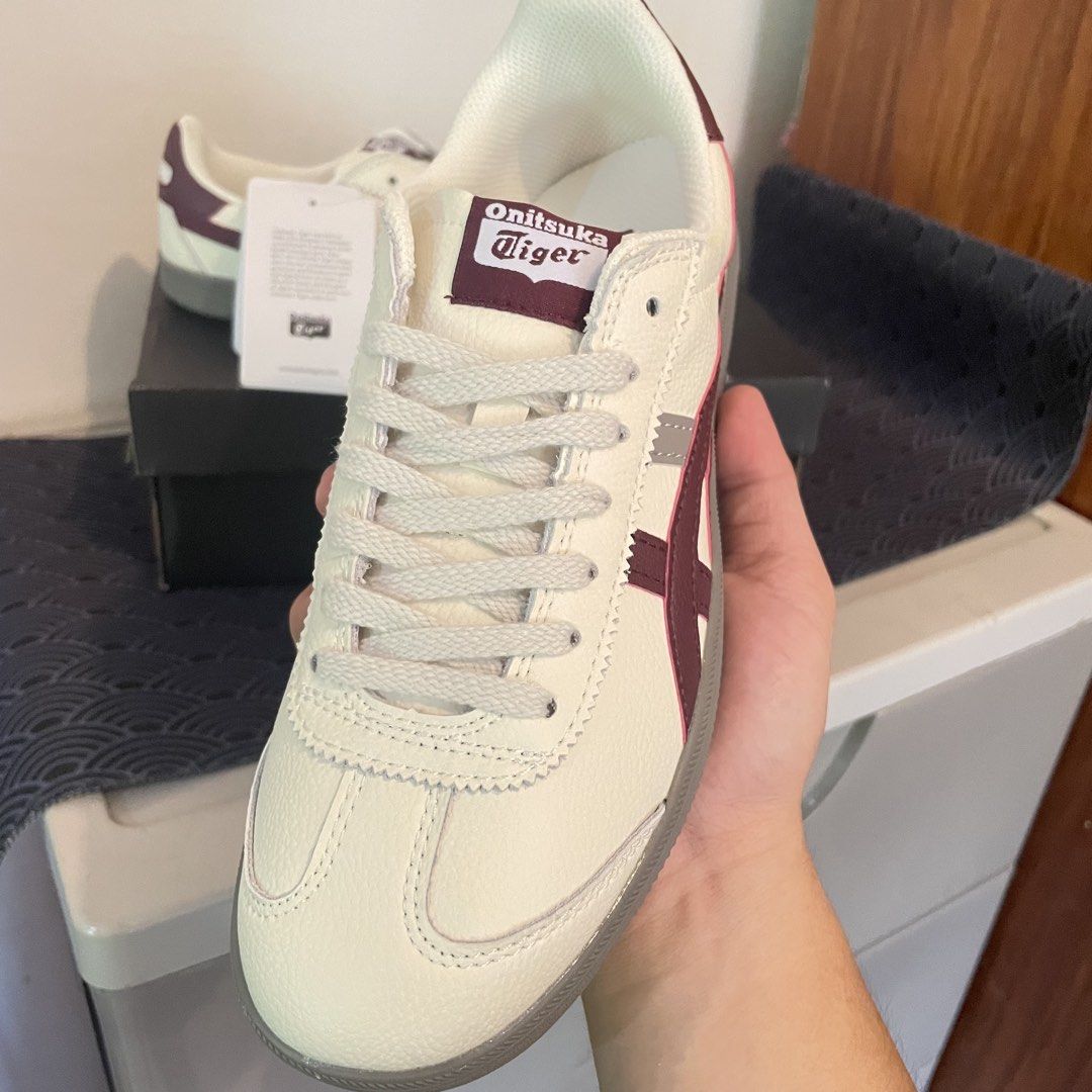 Onitsuka Tiger Tokuten (Category: Sneakers) located in Manila. Submitted by bads0824 (Listing ID 1462940621, Image 3). Description: Onitsuka Tiger Tokuten Size 8 mens/ 41 eu Brandnew w/ box Can ship.