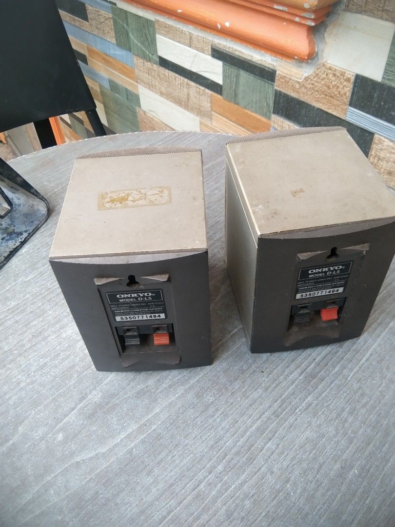 Onkyo Speakers Model D-E2 (Category: Soundbars, Speakers & Amplifiers) located in Manila. Submitted by mysticshark-0a05e9 (Listing ID 1462892464, Image 2). Description: - Onkyo D-E2 bookshelf speakers - Ideal for small rooms or desktop setups - Tested and confirmed working.