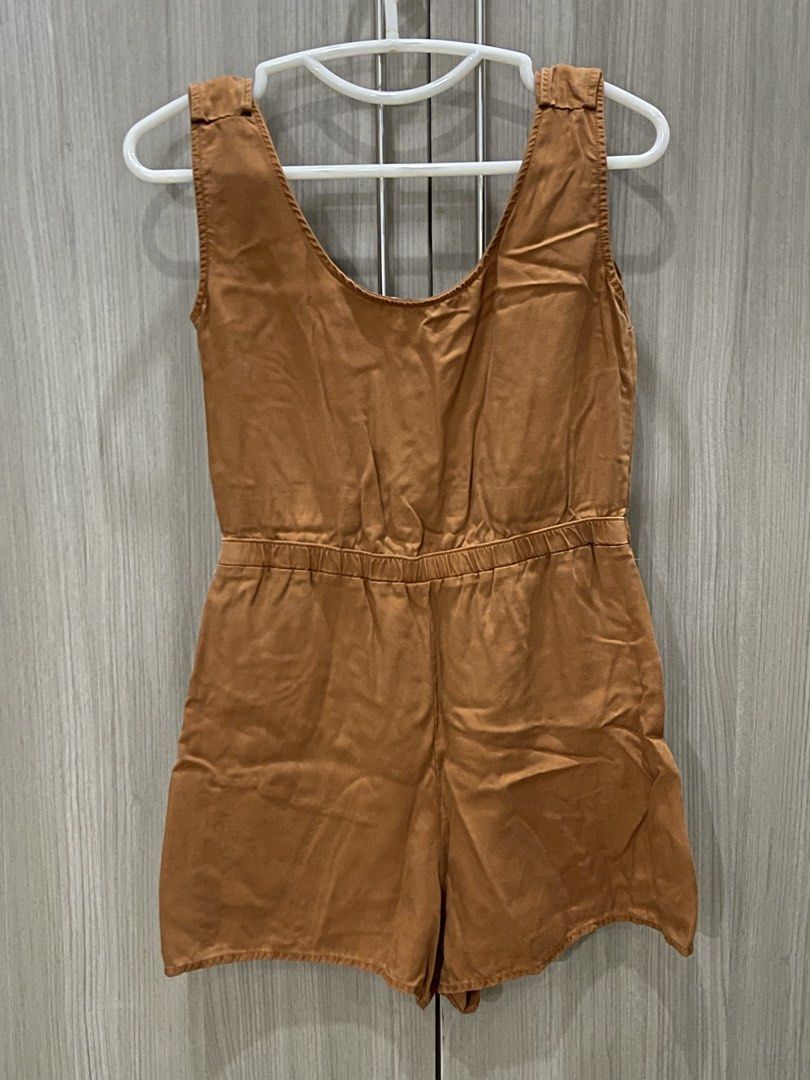 Orange Romper (Category: Rompers) located in Manila. Submitted by shiezzels (Listing ID 1463073500, Image 2). Description: non stretchy fabric Has two side pockets working buttons Fits small to medium.