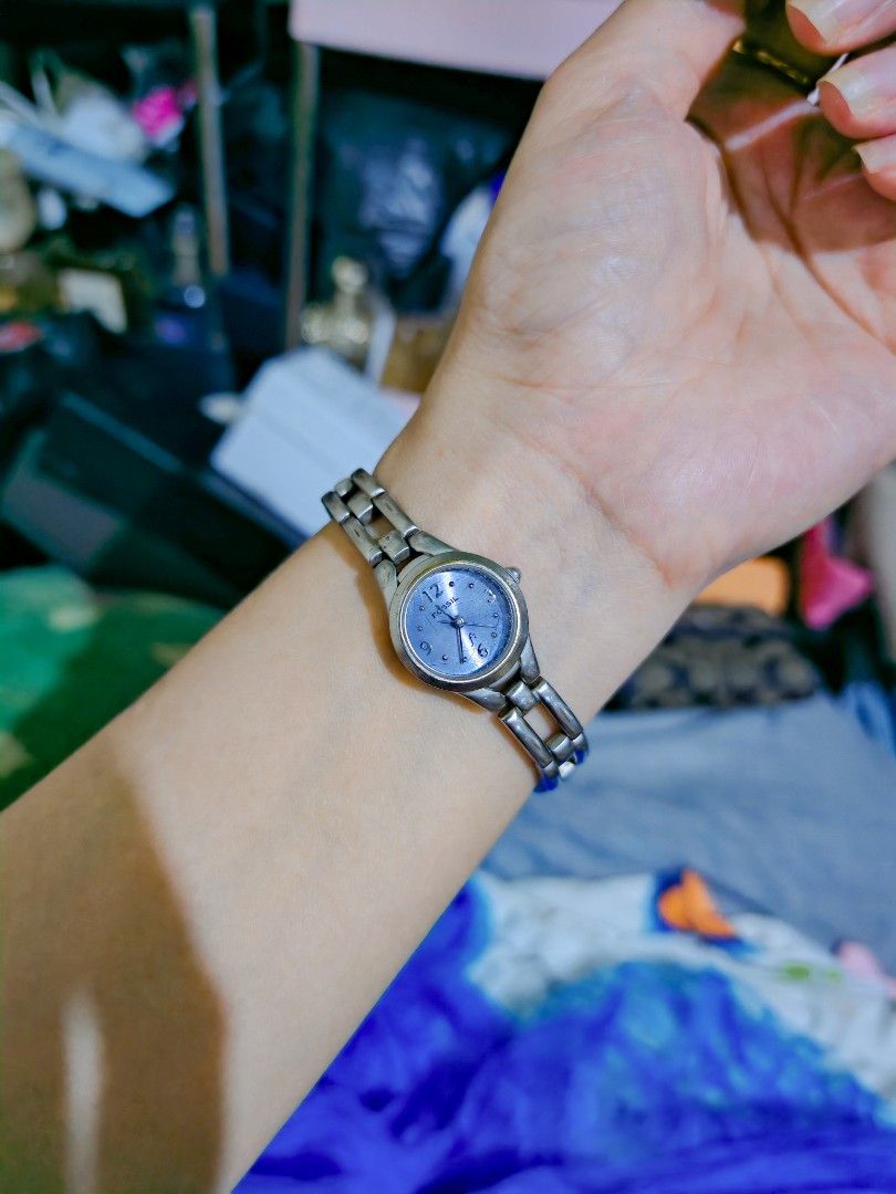 Orig Fossil Dainty Watch (Category: Women's Watches) located in Taguig. Submitted by mystuff4youph (Listing ID 1463062105, Image 1). Description: - Orig Classic Fossil watch - Light blue dial - Silver-tone metal band - Model number: ES-9090 - Great for everyday wear - perfectly working - vergood condition Minimal scratches abut overall super nice pa Guaranteed orig, bought in Japan.