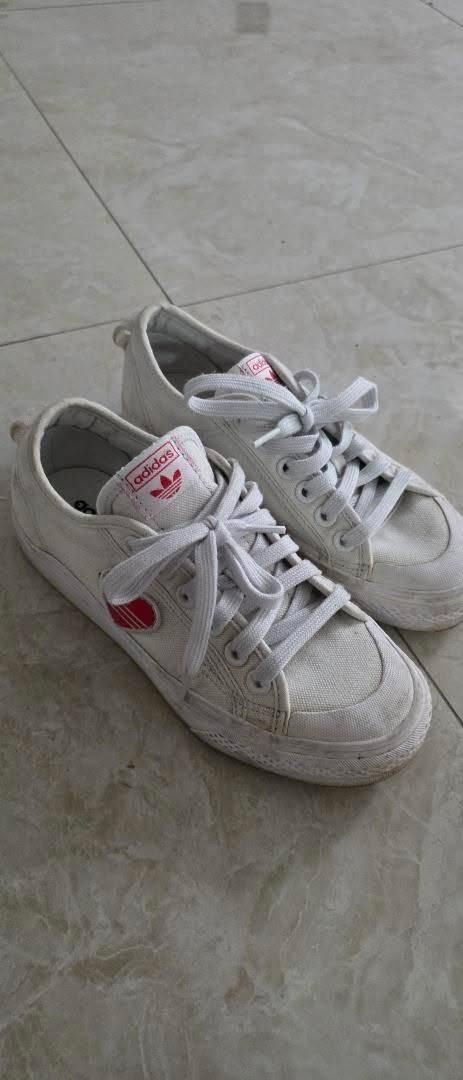 Authentic adidas (Category: Sneakers) located in Angeles City. Submitted by miho066_ (Listing ID 1462985747, Image 3). Description: .