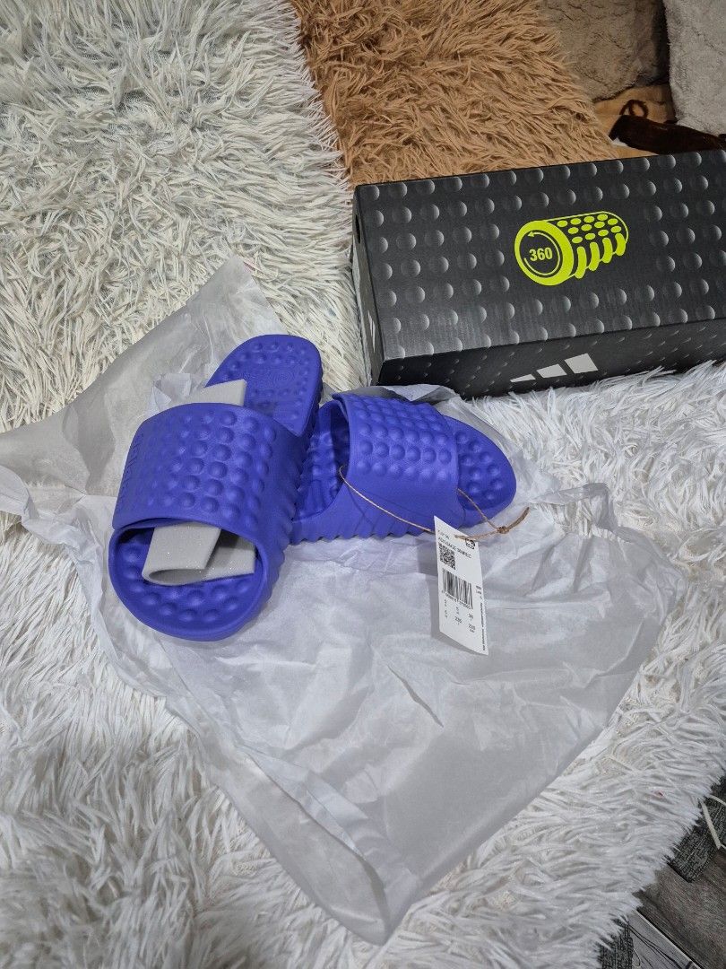 Original Adidas 360 Slides (Category: Slippers and slides) located in Cavite. Submitted by chaellebrandsluxe (Listing ID 1462897677, Image 1). Description: post training slides pamparelax ng paa.
