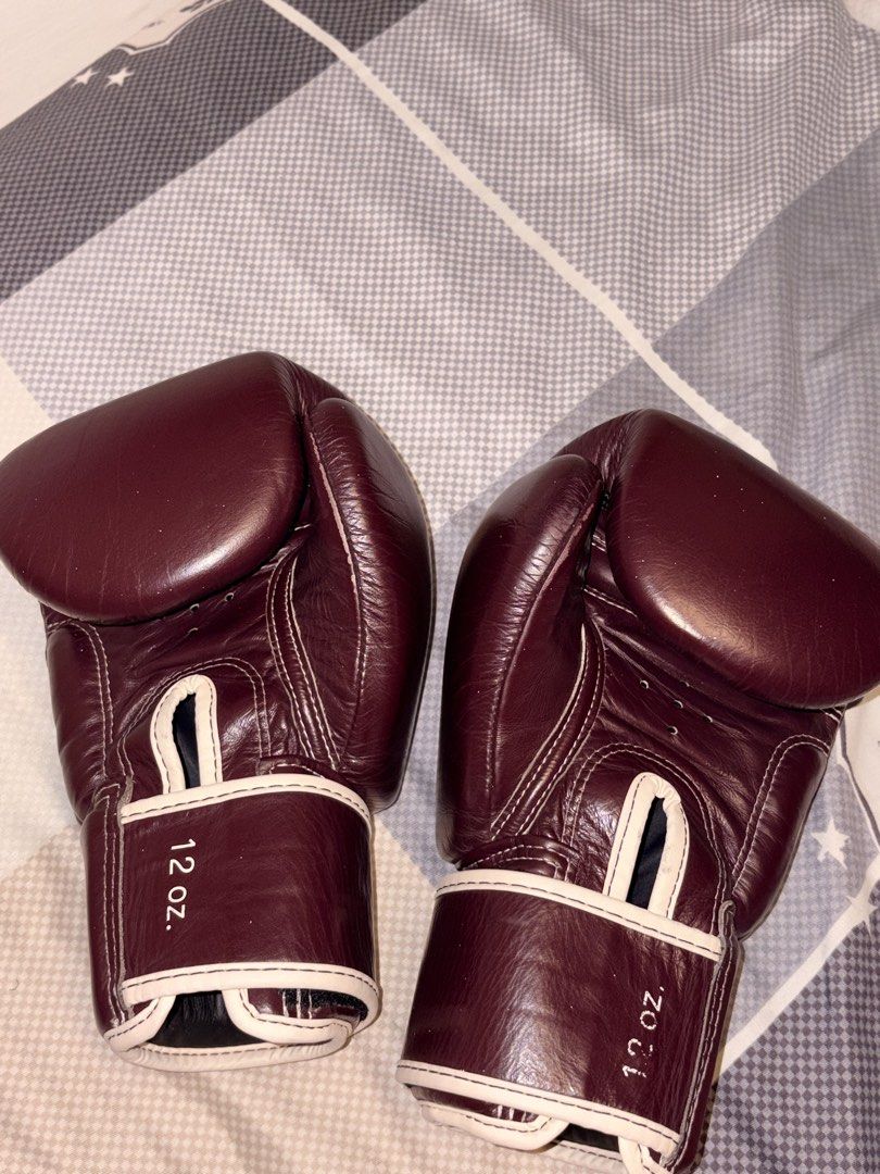 ORIGINAL FAIRTEX GLOVES (Category: Combat Sports) located in Manila. Submitted by maeracleem (Listing ID 1463019781, Image 2). Description: FOR SALE ORIGINAL FAIRTEX BOXING GLOVES ORIG PRICE: ₱5,600 FEMALE OWNED Lasts 6–11 years with proper care. SELLING PRICE: ₱3,700 RFS NAGING PAN-DISPLAY NA LANG.