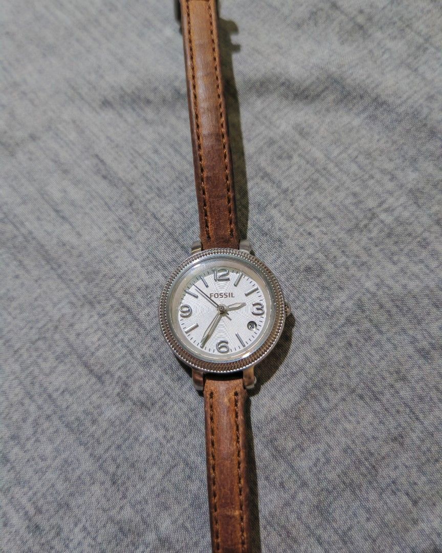 Original Fossil Watch (Category: Women's Watches) located in Taguig. Submitted by mystuff4youph (Listing ID 1463047537, Image 1). Description: - Authentic Fossil watch - Elegant white dial with clear hour markers and hands - Genuine brown leather strap for comfort and style - Durable, suitable for everyday wear - Model and material details engraved on the back - no issue no flaw - minimal sign of use sa leather What you see is what you get - From
