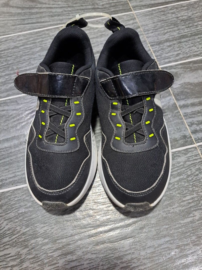 ORIGINAL LE COQ FOR KID (Category: Babies & Kids Fashion) located in Manila. Submitted by kimlyncloset (Listing ID 1463020686, Image 2). Description: ORIGINAL NEW BALANCE FOR KID US:2 EUR:34 CM:22.