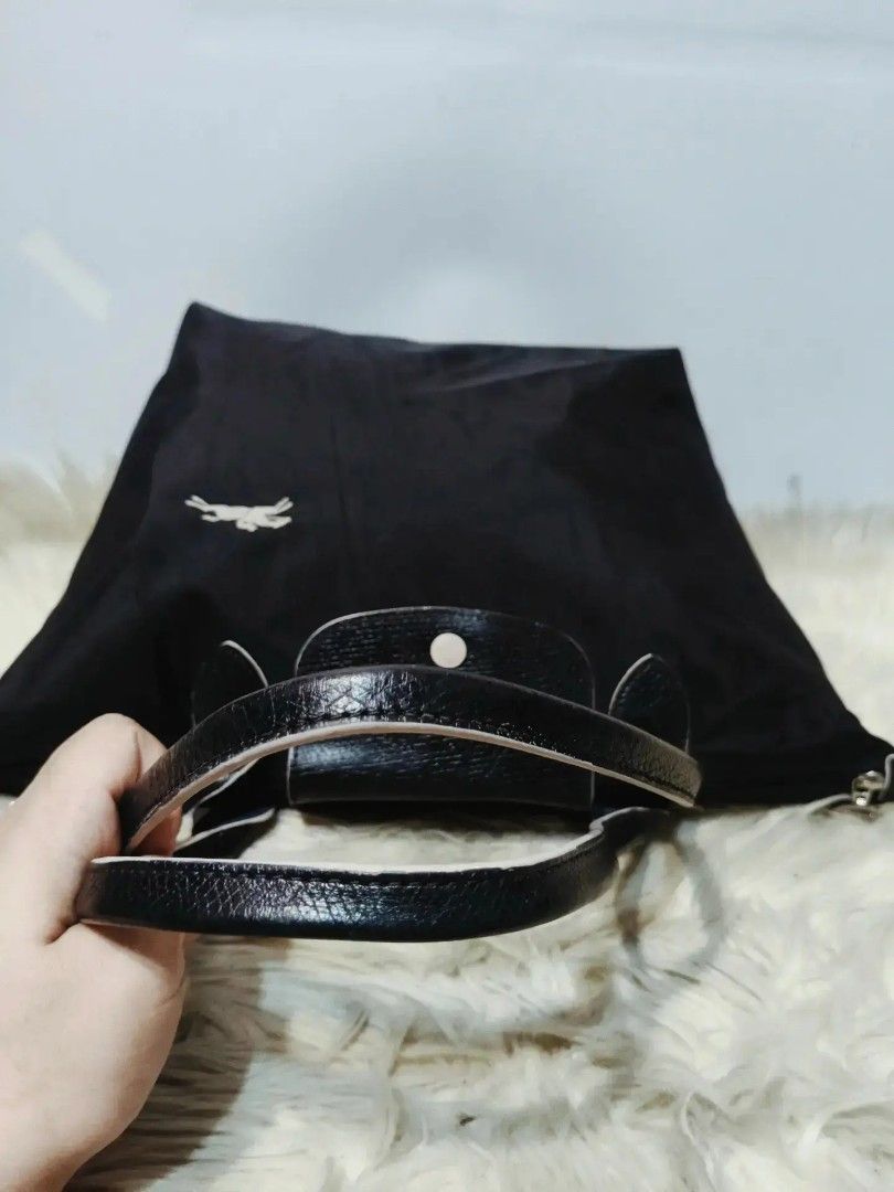 Original Longchamp Le Pliage Tote Bag Black (Category: Shoulder Bags) located in Cabuyao City. Submitted by secondhand.shop.ph (Listing ID 1462941401, Image 3). Description: Sale❗️Sale❗️Sale❗️ Original LONGCHAMP Preloved Black Medium Nylon & genuine leather trim 📌First to pay!.