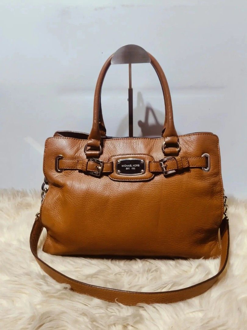 Original Michael Kors Tote Bag (Category: Shoulder Bags) located in Cabuyao City. Submitted by secondhand.shop.ph (Listing ID 1462952209, Image 1). Description: Sale❗️Sale❗️Sale❗️ Original Michael Kors tan Large silver hardwares Pure genuine leather 📌First to pay!.