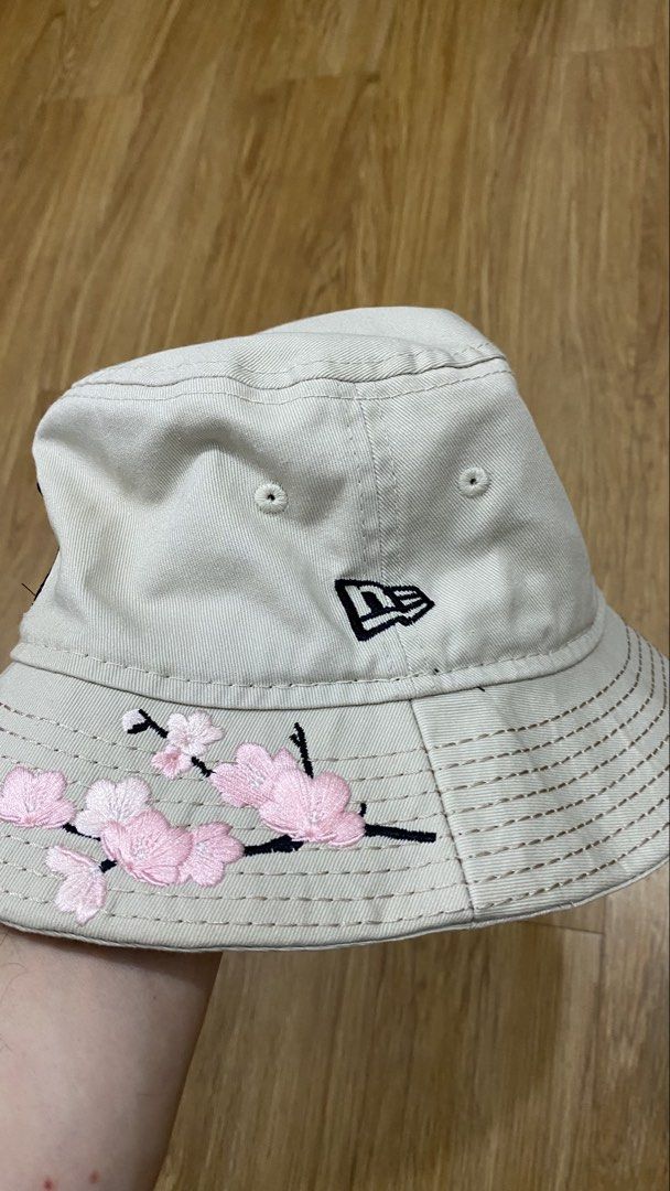 Original New Era NY bucket cap (Category: Activewear) located in Manila. Submitted by truemoon_d2e1ee (Listing ID 1463015000, Image 2). Description: Original No flaws Bought in Australia .