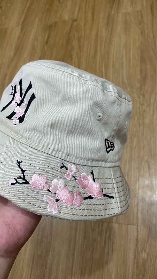 Original New Era NY bucket cap (Category: Activewear) located in Manila. Submitted by truemoon_d2e1ee (Listing ID 1463015000, Image 3). Description: Original No flaws Bought in Australia .