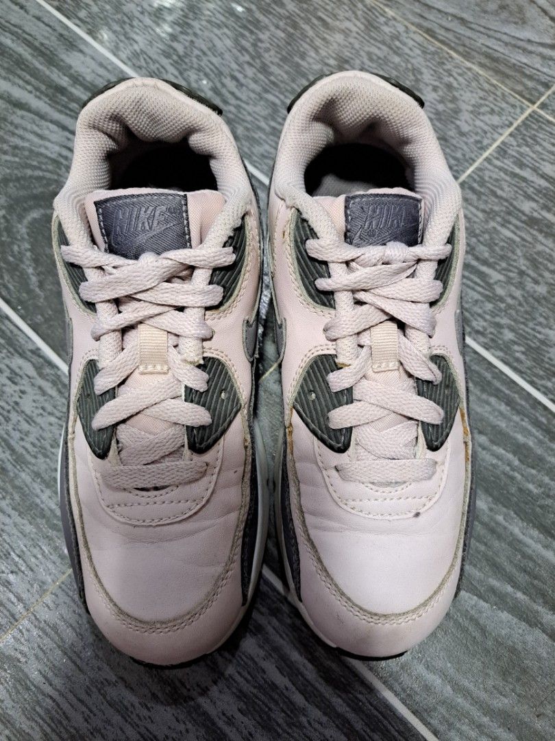 ORIGINAL NIKE SHOES FOR KID (Category: Babies & Kids Fashion) located in Manila. Submitted by kimlyncloset (Listing ID 1463019007, Image 2). Description: ORIGINAL NIKE FOR KID US:3Y UK:2.5 EUR:35 CM:22.