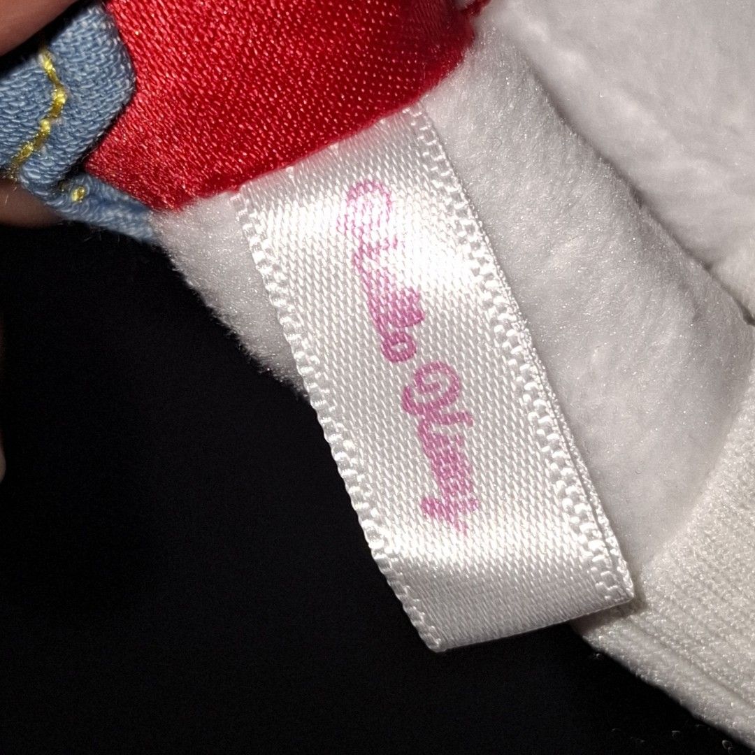 Original Sanrio Hello Kitty long legs charm (Category: Character Goods) located in Adams. Submitted by frog_and_clover (Listing ID 1463039322, Image 3). Description: original sanrio, no paper tag, what you see is what you get..