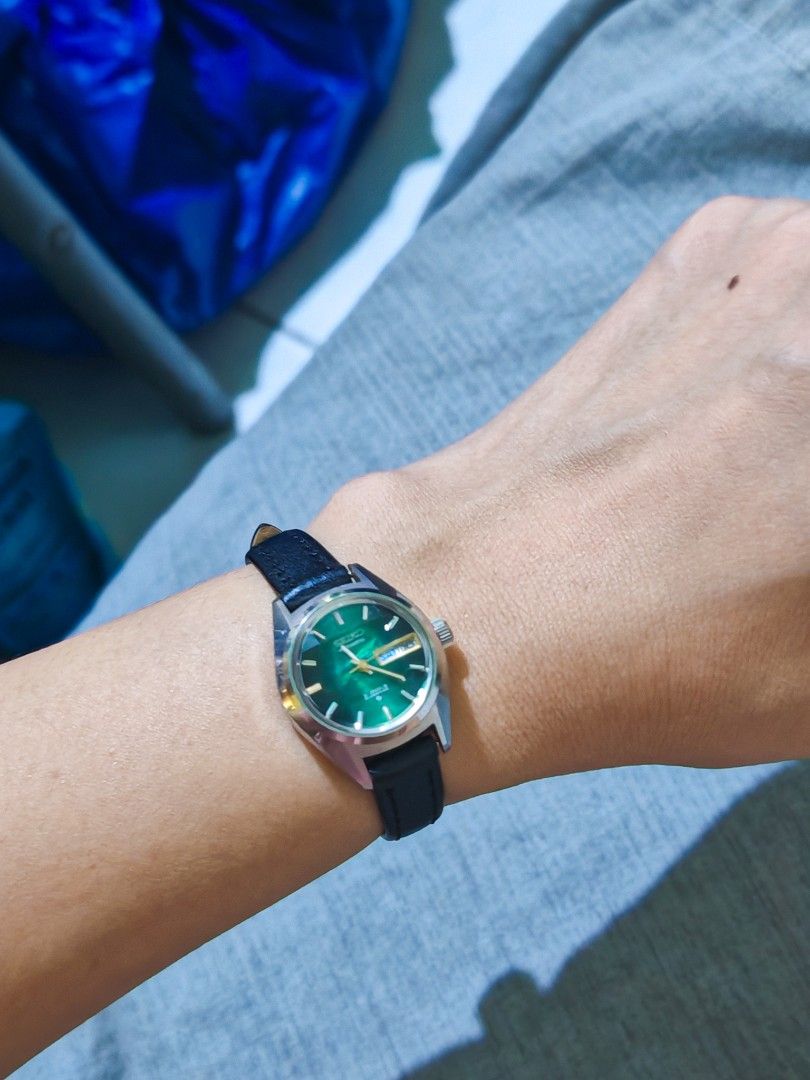 Original Seiko Automatic Green Dial Watch (Category: Women's Watches) located in Taguig. Submitted by mystuff4youph (Listing ID 1463064535, Image 1). Description: - Vintage Seiko Automatic Watch - Striking Green Dial - Diamond cut glass - 21 Jewels Movement - Day and Date Functionality - Durable Stainless Steel Case - Comes with a Black Leather Strap - Watch is in perfect working condition - No issue.