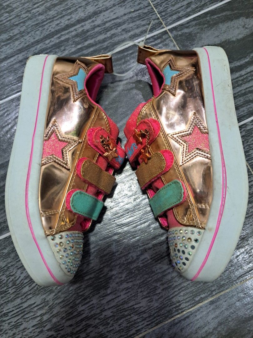 ORIGINAL SKECHERS FOR KID (Category: Babies & Kids Fashion) located in Manila. Submitted by kimlyncloset (Listing ID 1463020078, Image 3). Description: ORIGINAL SKECHERS FOR KID US:2 UK:1 EUR:33.5 CM:21.