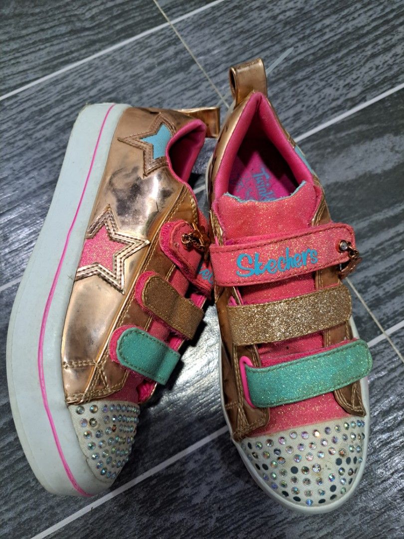 ORIGINAL SKECHERS FOR KID (Category: Babies & Kids Fashion) located in Manila. Submitted by kimlyncloset (Listing ID 1463020078, Image 1). Description: ORIGINAL SKECHERS FOR KID US:2 UK:1 EUR:33.5 CM:21.