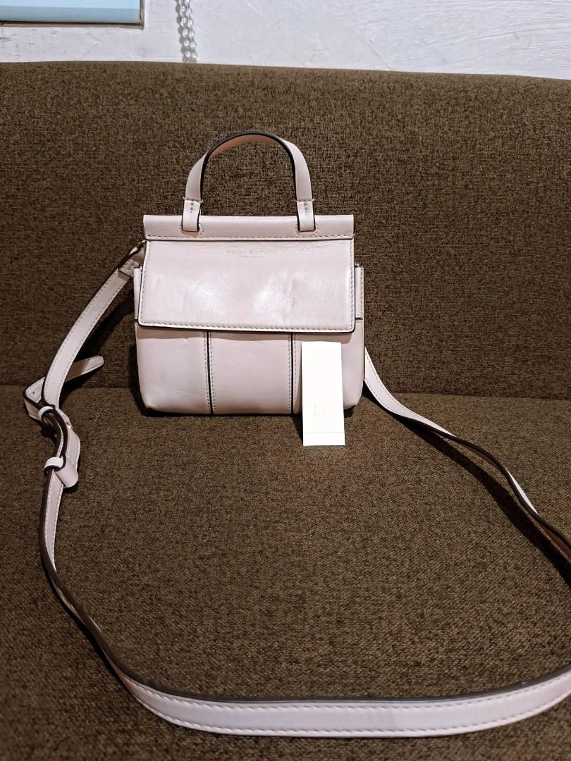 Original Tory Burch (Category: Shoulder Bags) located in Cabuyao City. Submitted by your____lux____shop (Listing ID 1462966741, Image 1). Description: Sale❗️Sale❗️Sale❗️ ₱ 1,980 Tory Burch small shell Pink Gold hardwares Pure genuine leather 📌First to pay!.