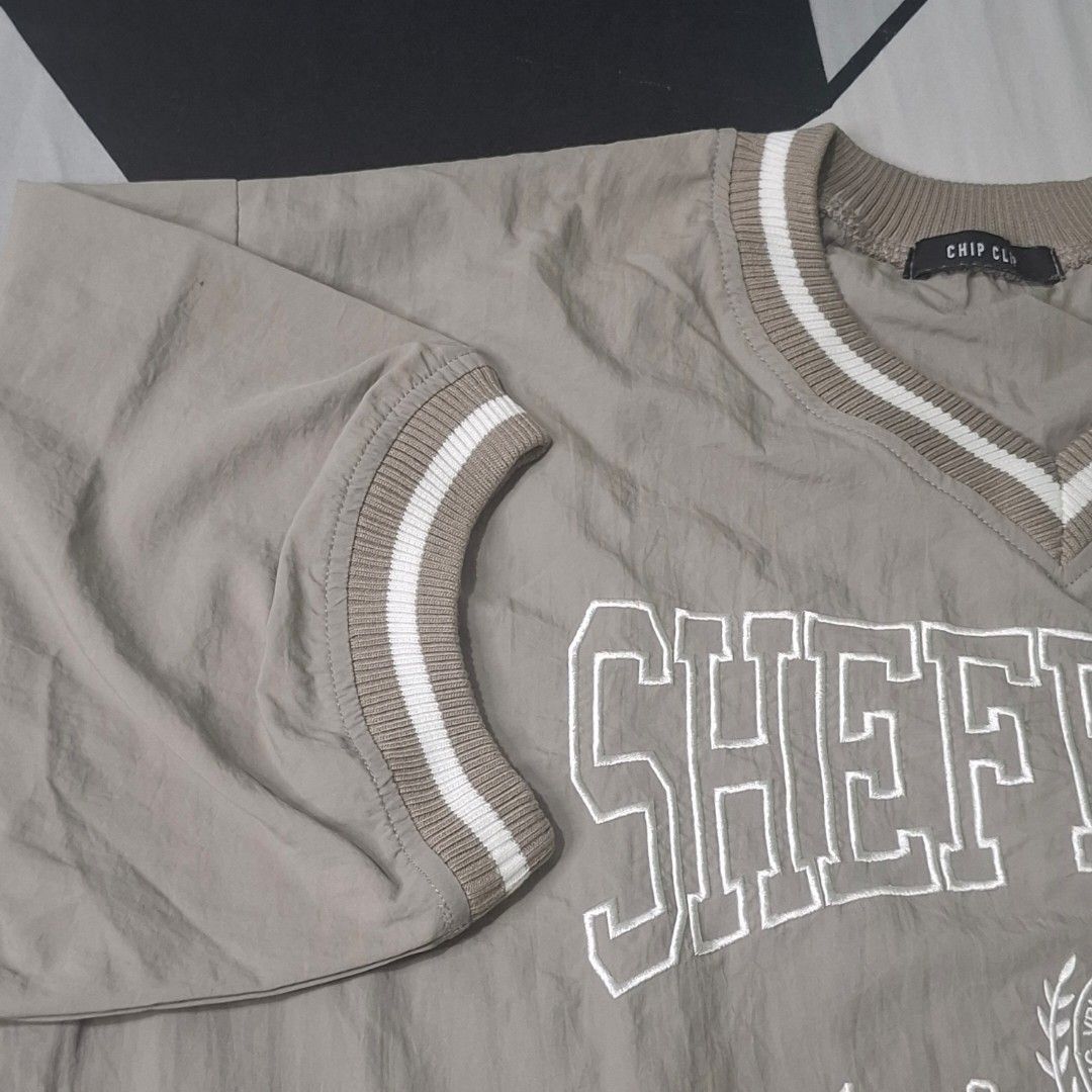 Over size nylon Shirt (Category: Activewear) located in Adams. Submitted by frog_and_clover (Listing ID 1462923224, Image 3). Description: like new, Nylon t-shirt, can fit medium to extra large size.