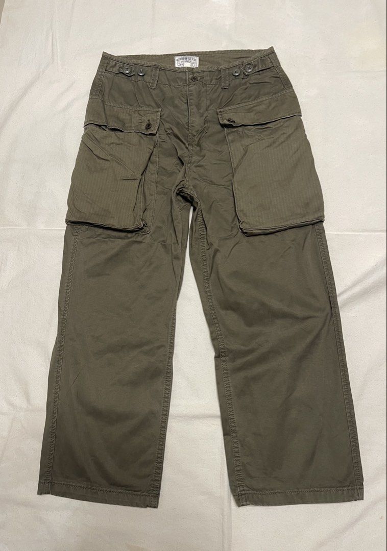 P-44 monkey pants （分類：長褲）位於 Hong Kong。 由 pop38 提交（商品編號 1463116555，圖片 2）。簡介： 品牌：Midwest Supply 明細：由知名古著品牌美華氏旗下 Midwest Supply 所推出的軍風多口袋工裝褲（Monkey Pants），闊比闊腳，少着乾淨冇瑕疵。 Size：medium (參考度尺）。