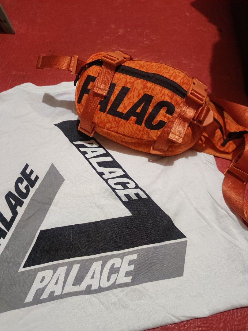 PALACE BARREL BAG (Category: Belt bags, Clutches and Pouches) located in Cebu City. Submitted by negotiableprice22 (Listing ID 1463090275, Image 1). Description: PALACE BARREL BAG PALACE BELT BAG WITH 2 SMALL COMPARTMENTS WITH 2 MEDIUM COMPARTMENTS 4 ZIPPER TOTAL AVAILABLE PRICE NEGOTIABLE.