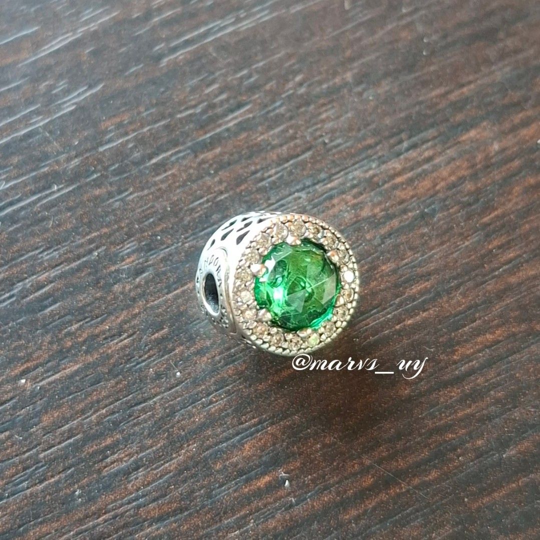 Pandora Essence Optimism Charm Bead (Category: Charms) located in Iloilo. Submitted by mgu.shoppe_ph (Listing ID 1462964303, Image 1). Description: Preloved mint Optimism green Comes with pouch.