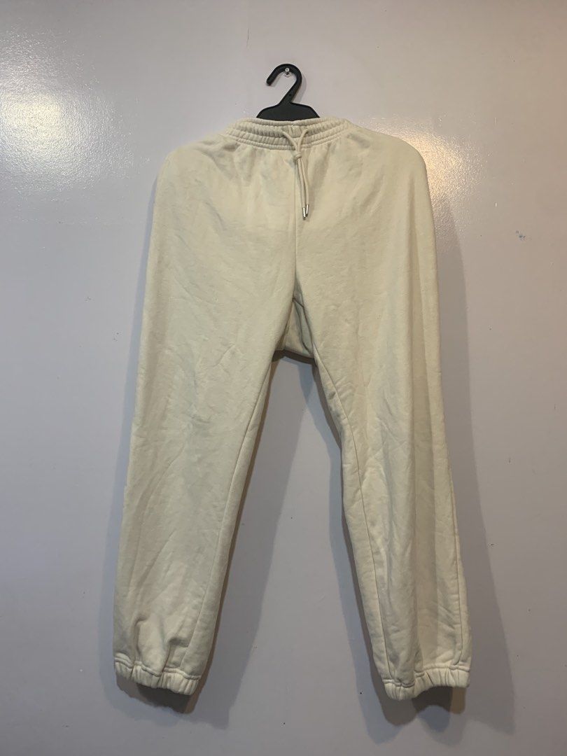 Pants/Jogger (Category: Jeans) located in Mandaluyong City. Submitted by irvingjason (Listing ID 1462894632, Image 3). Description: Pants and Jogger in Excellent Conditions!! 1. Divided Faded Jeans 32W 42 L - P399 2. Bench Black Pants 34W 38L - P499 3. Uniqlo Cream Jogger 32-33W stretched 37L - 399 .