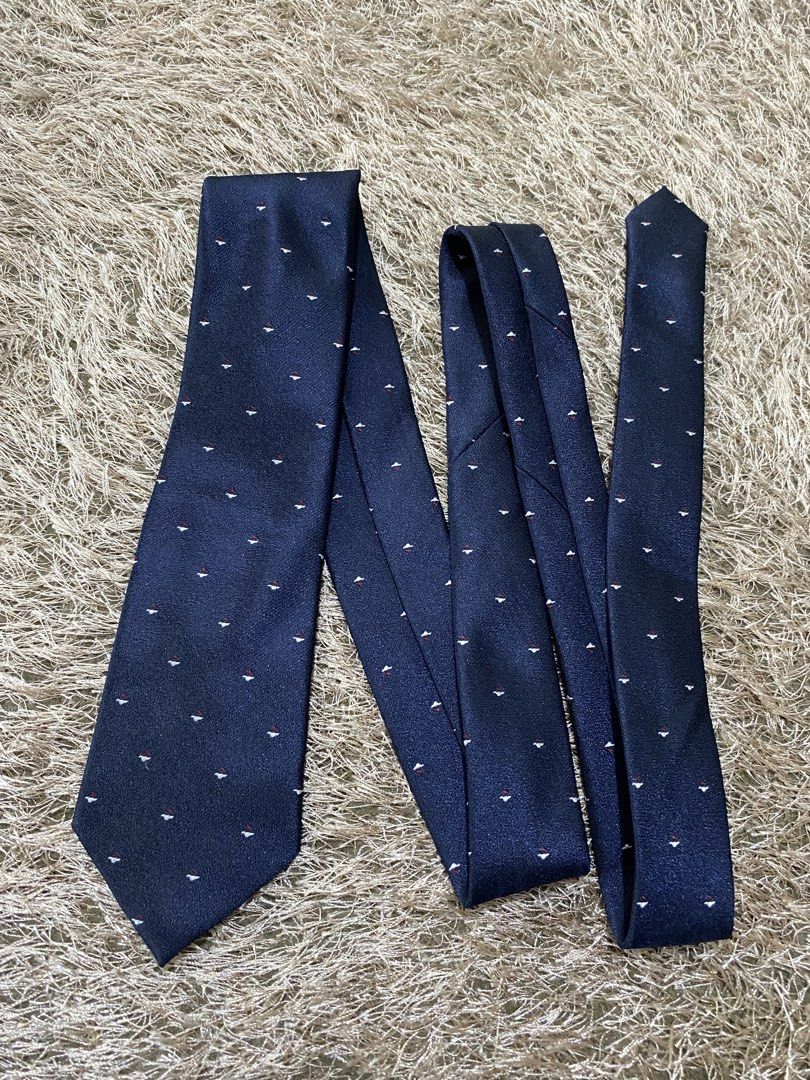 Parkland Navy Blue Silk Tie with Small Pattern (Category: Ties) located in Bulacan. Submitted by rich2545 (Listing ID 1462905115, Image 1). Description: - Brand: Parkland - Color: Navy Blue - Material: Silk - Design: Subtle pattern of small red and white shapes - Occasion: Formal or Business Wear.