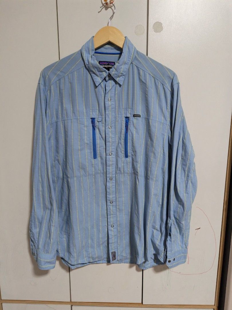 Patagonia Congo Town Pucker Snap Button Double Pocket size M (Category: Activewear) located in Taguig. Submitted by nextflip (Listing ID 1463065138, Image 1). Description: excellent condition no issue 22.5 x 29 e.
