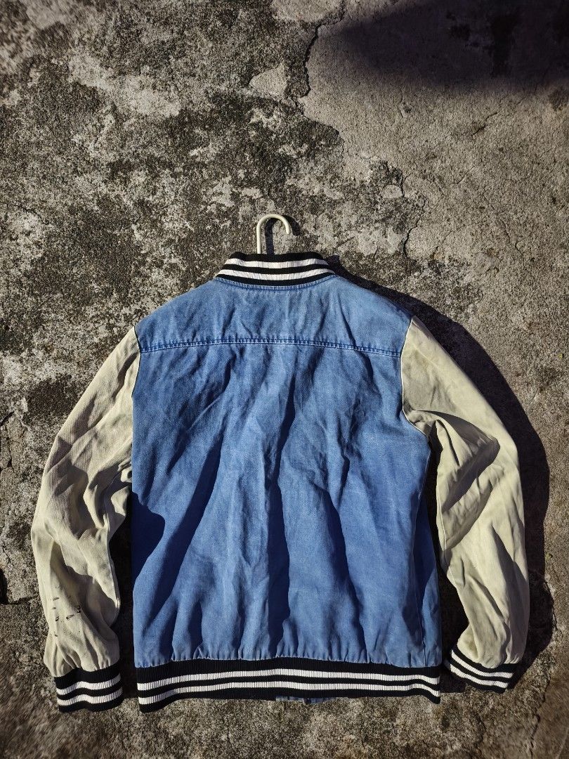 Patch Varsity Jacket (Category: Coats, Jackets and Outerwear) located in Santa Cruz. Submitted by lesterpogs30 (Listing ID 1462925851, Image 2). Description: Patch Varsity Jacket still good condition Medium size may kunti stain sa sleeve.