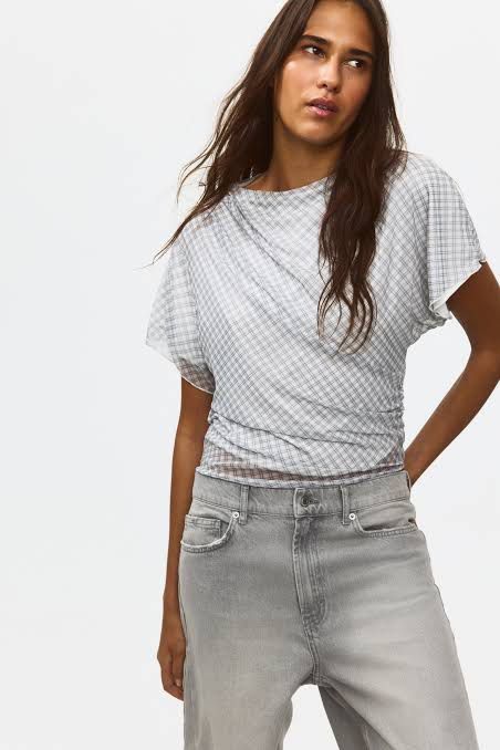 Patterned Draped Top (Category: Blouses) located in Mandaluyong City. Submitted by gerilynpaz (Listing ID 1463047272, Image 1). Description: -Draped Mesh Top -Lightweight -Boat Neckline -Wide Sleeves -Slight Asymmetric Hem Design -In Size SMALL (Fits like Large) Notes: • GCASH payments only! • Delivery is through J&T or Lalamove, strictly to be paid for by the buyer only. .