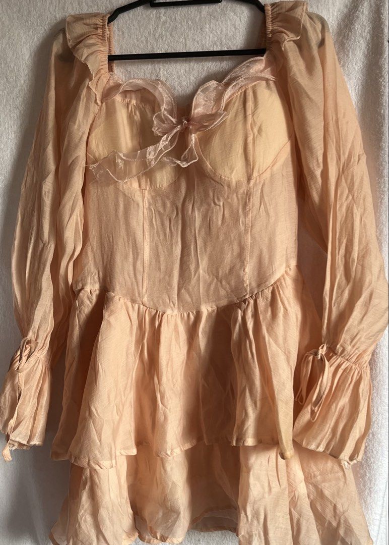 Peach Ruffled Long Sleeve Dress (Category: Dresses) located in Valenzuela. Submitted by closettee_ (Listing ID 1462979461, Image 3). Description: .