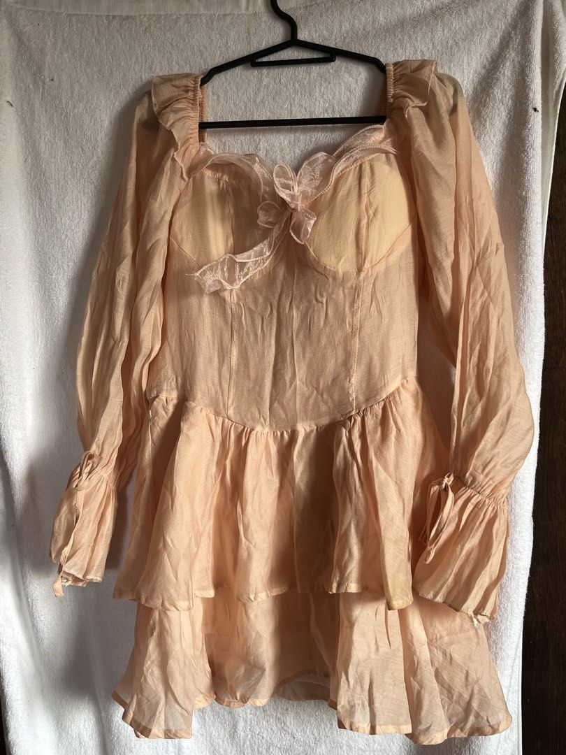 Peach Ruffled Long Sleeve Dress (Category: Dresses) located in Valenzuela. Submitted by closettee_ (Listing ID 1462979461, Image 1). Description: .