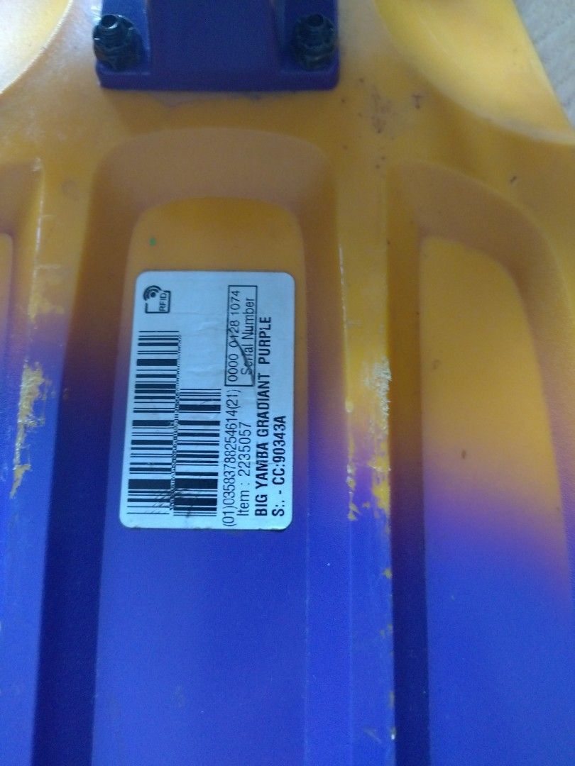 Skateboard Gradient Purple （分類：運動與體育 -溜冰鞋，旱冰鞋和滑板車）位於 Hong Kong。 由 gfaman 提交（商品編號 1462987968，圖片 3）。簡介： Selling a Penny Skateboard. Model is Big Yamba Gradient Purple. Fun colours, great for cruising around. Wheels are orange. Deck has grip tape. Some scuffs on the bottom from use. Still rides well.。