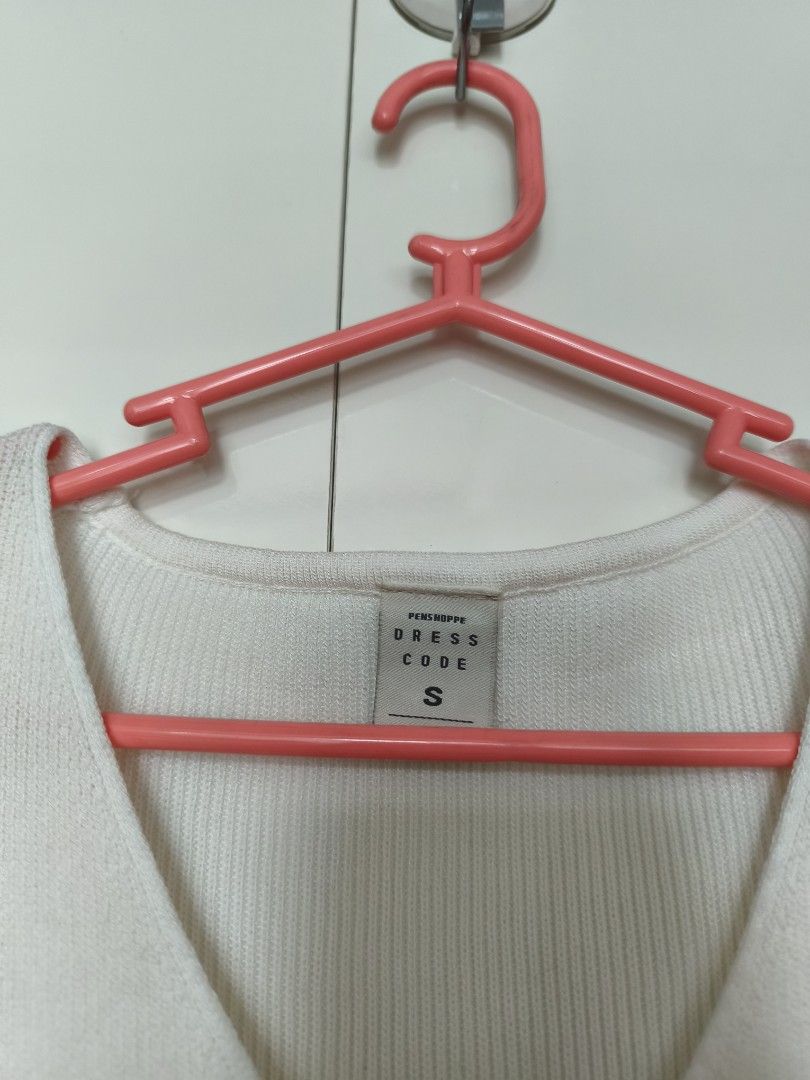 Penshoppe Vest Top (Category: Others Tops) located in Manila. Submitted by smilefashion08 (Listing ID 1462897115, Image 2). Description: .