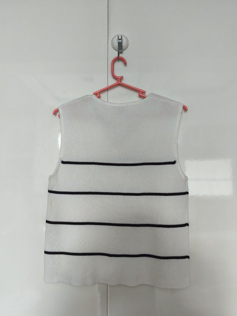 Penshoppe Vest Top (Category: Others Tops) located in Manila. Submitted by smilefashion08 (Listing ID 1462897115, Image 3). Description: .