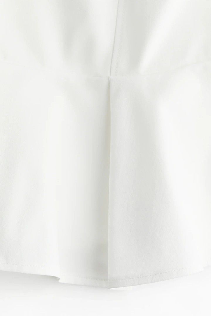 Peplum bandeau top H&M (L) (Category: Others Tops) located in Lipa City. Submitted by pasabuybykg (Listing ID 1462896250, Image 3). Description: - MOP: Bnak Transfer/ Gcash - Courier: J&T And LBC.