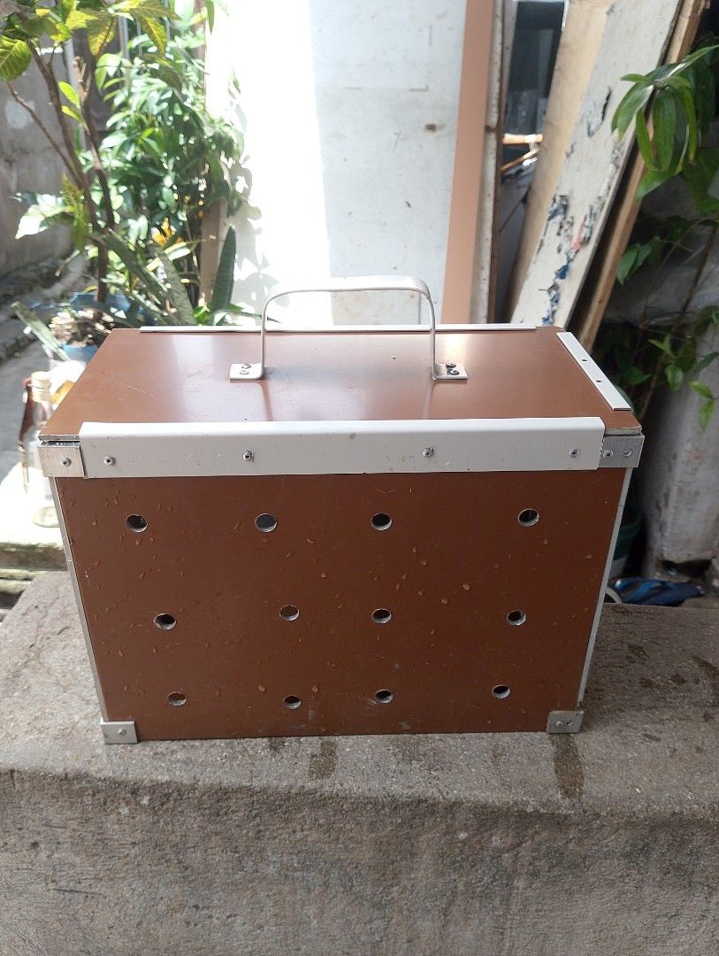 pet cage (Category: Homes & Other Pet Accessories) located in Taguig. Submitted by alwayne014 (Listing ID 1463100356, Image 3). Description: gumagawa kami ng lalagyan ng mga pet , anykinds pwede pasadya .. lifetime warranty , message lang po kayo .. di kayo magsisisi sa quality.