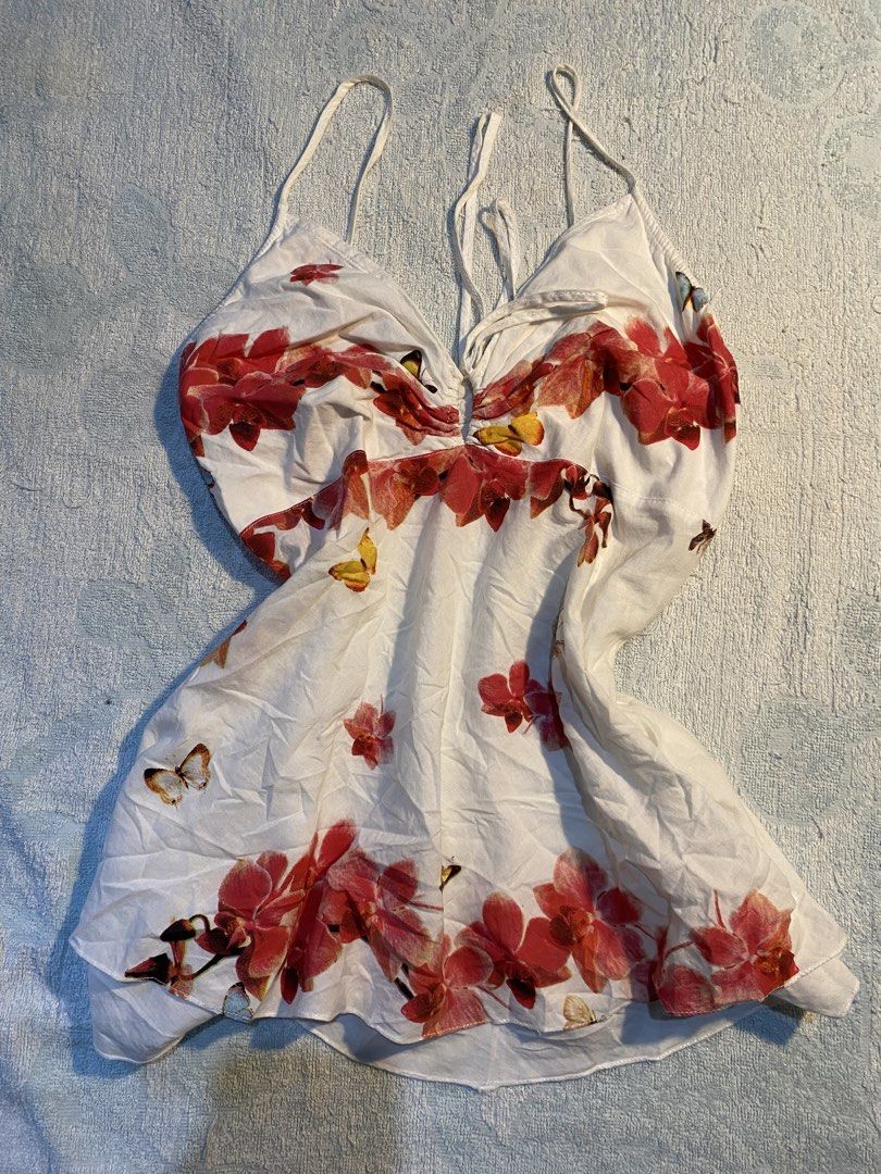 Petal Flower Top (Category: Sleeveless) located in Mapandan. Submitted by elavee (Listing ID 1463084230, Image 1). Description: No Flaws at all. .
