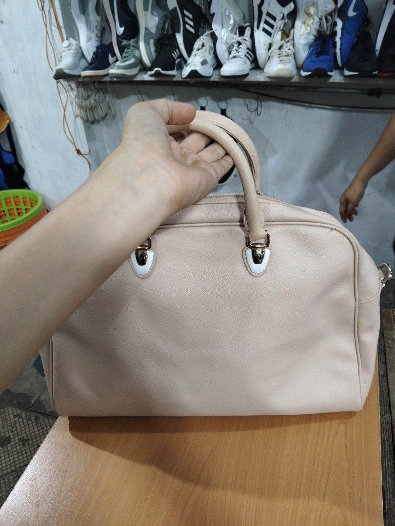 Piero Guidi (Category: Shoulder Bags) located in El Salvador. Submitted by francheskaukayukay (Listing ID 1462941358, Image 3). Description: .